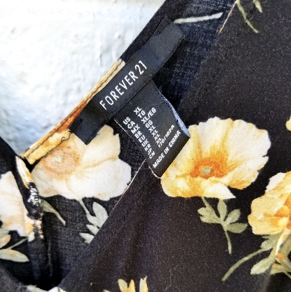 F21 Floral Dress with Pockets - Picture 4 of 8